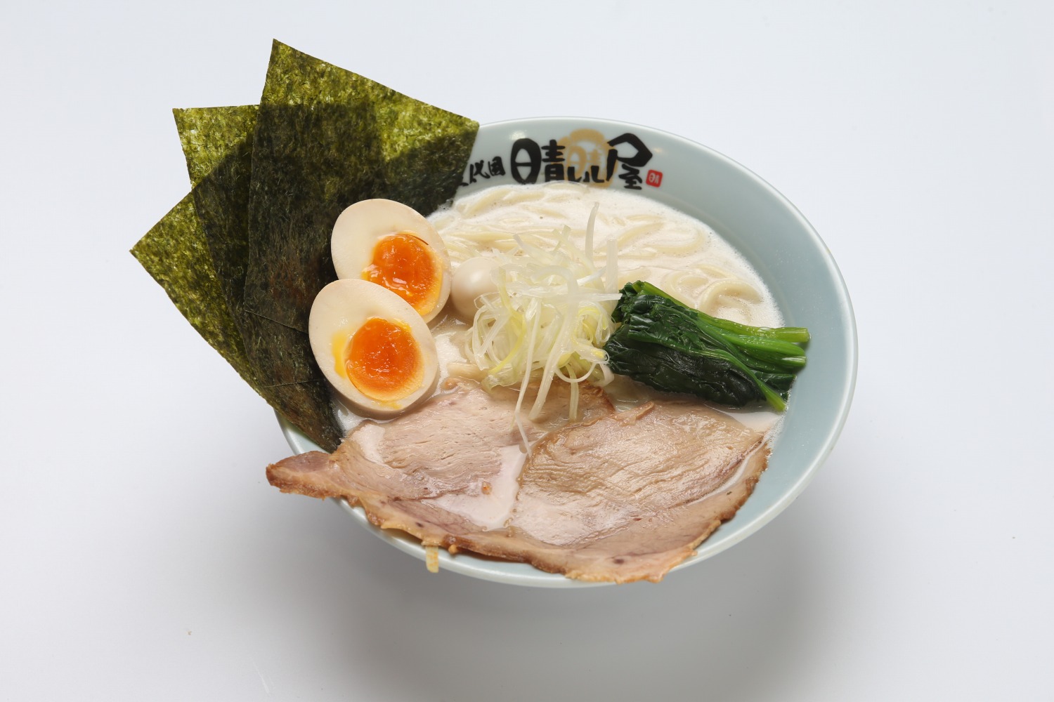 とんこつ塩らーめん　半熟味玉入り